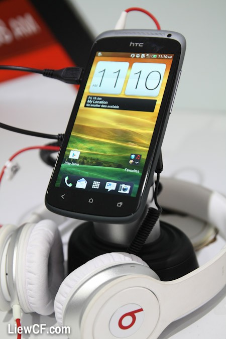 HTC One S with Beats Solo headsets